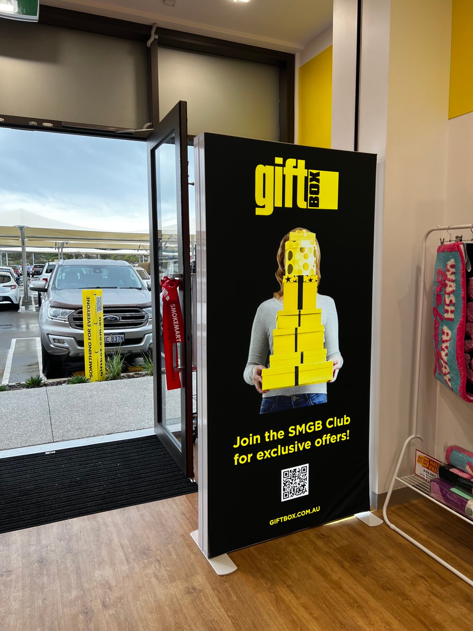 Retail Store Displays that Pull in the Crowds