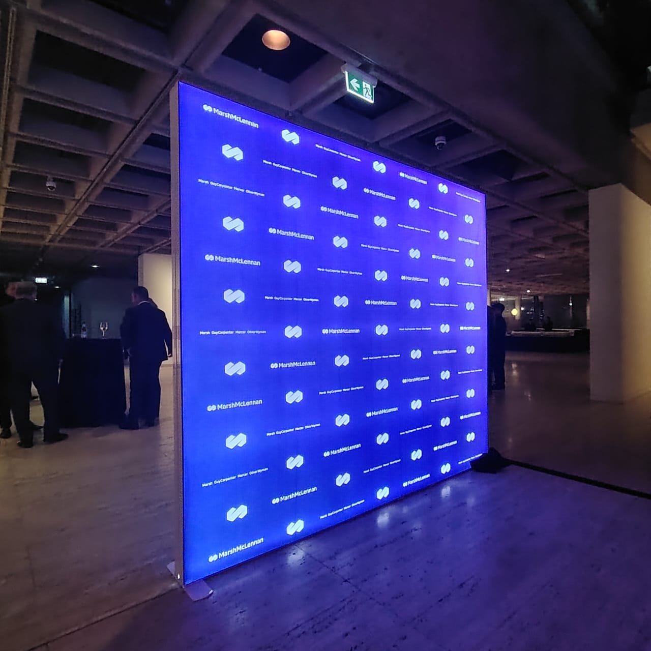 Professional Displays on the Go with Portable Media Walls